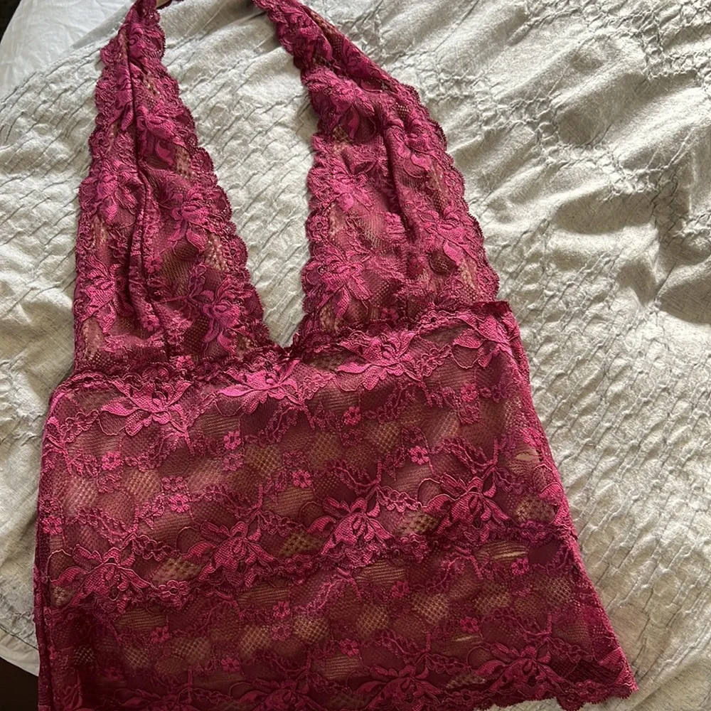 S wine colored deep V lace halter like new - Picture 6 of 9